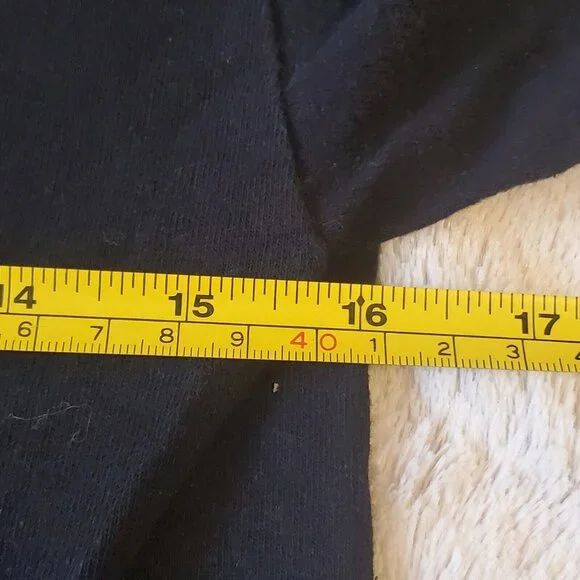 Ariana Grande Official World Tour Merch Side Photo Black T-Shirt Size Medium - Picture 9 of 10